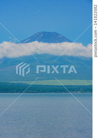 夏季從山中湖眺望富士山 夏季從山中湖眺望富士山 141822082