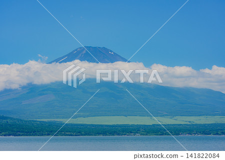 夏季從山中湖眺望富士山 夏季從山中湖眺望富士山 141822084