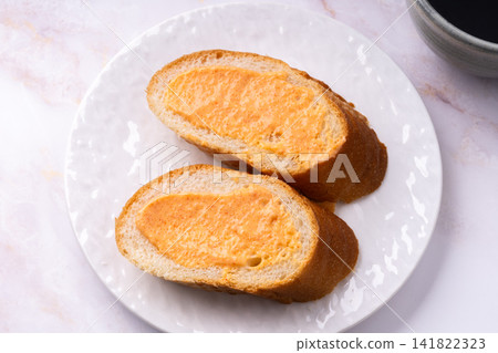 Spread mentaiko mayonnaise on the baguette. Spread mentaiko mayonnaise on the baguette. 141822323