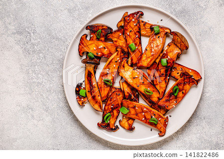 Fried eryngii mushrooms or king oyster mushrooms Fried eryngii mushrooms or king oyster mushrooms 141822486