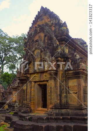 印度教寺廟女王宮的石頭建築 141823317