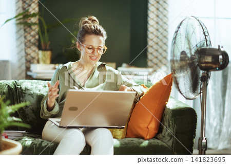 Comfortable Remote Work and Online Communication Comfortable Remote Work and Online Communication 141823695