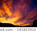 夕陽燃燒紅 141823912