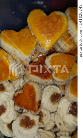 Love shaped cookies that are very delicious and savory. Love shaped cookies that are very delicious and savory. 141826245