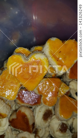 Love shaped cookies that are very delicious and savory. Love shaped cookies that are very delicious and savory. 141826249