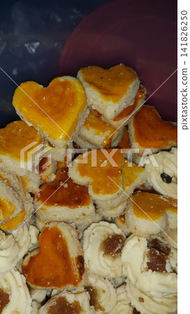 Love shaped cookies that are very delicious and savory. Love shaped cookies that are very delicious and savory. 141826250