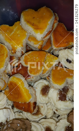 Love shaped cookies that are very delicious and savory. Love shaped cookies that are very delicious and savory. 141826279