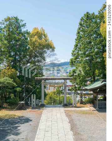從松院神社內部向神社進出的路線圖。 從松院神社內部向神社進出的路線圖。 141828006