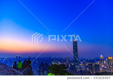 2015 年從香山自然步道看到的台北街景。 2015 年從香山自然步道看到的台北街景。 141828307