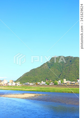 Scenery of the Nagara River and Mount Kinka in Gifu City, Gifu Prefecture Scenery of the Nagara River and Mount Kinka in Gifu City, Gifu Prefecture 141829624