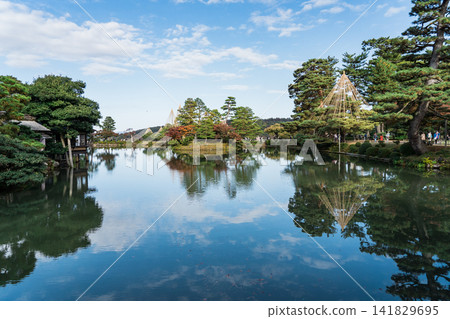 Autumn scenery of Kenrokuen Garden in Kanazawa Autumn scenery of Kenrokuen Garden in Kanazawa 141829695