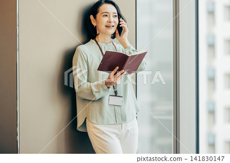 打電話給的女商人 打電話給的女商人 141830147