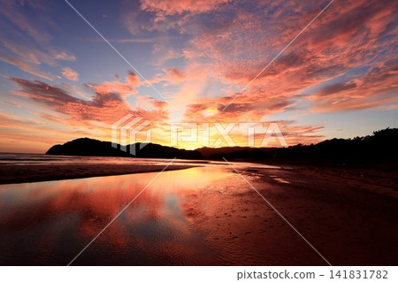 A beach bathed in the morning light A beach bathed in the morning light 141831782