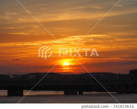 The setting sun turns orange The setting sun turns orange 141833618