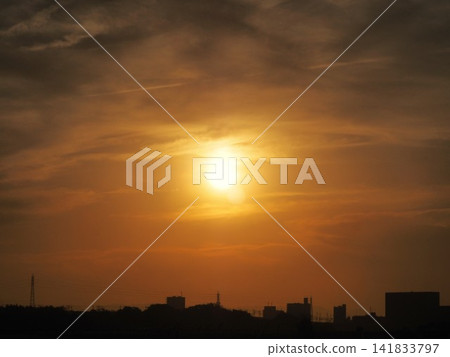 夕陽變成橘色 141833797