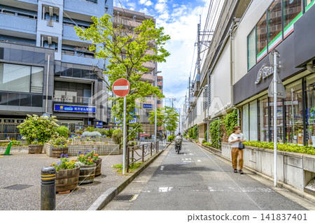 Urban landscape of Nakahara Ward, Kawasaki City: Along the elevated Nambu Line tracks next to Musashi-Nakahara Station Urban landscape of Nakahara Ward, Kawasaki City: Along the elevated Nambu Line tracks next to Musashi-Nakahara Station 141837401