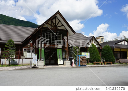 山梨縣北鶴郡小菅村小菅路邊驛站的小菅之湯溫泉景色。 山梨縣北鶴郡小菅村小菅路邊驛站的小菅之湯溫泉景色。 141839270