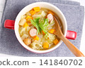 很多蔬菜清湯 141840702
