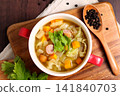 很多蔬菜清湯 141840703