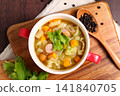 很多蔬菜清湯 141840705