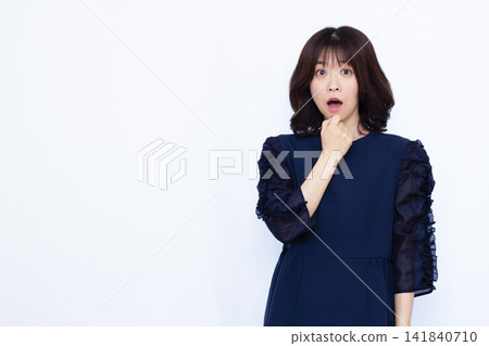 驚訝又驚訝的女人 141840710