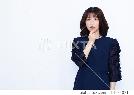 驚訝又驚訝的女人 141840711