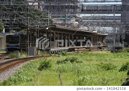 Itabashi Station on the Saikyo Line before the construction of the sidings. Itabashi Station on the Saikyo Line before the construction of the sidings. 141842316