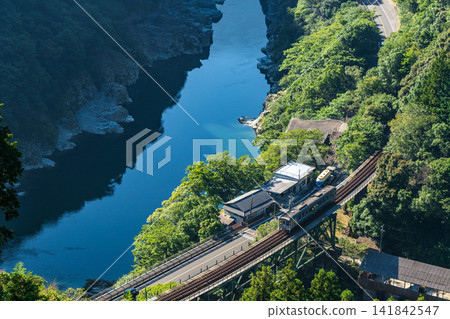A limited express train on the JR Dosan Line runs along the Koboke Gorge. A limited express train on the JR Dosan Line runs along the Koboke Gorge. 141842547