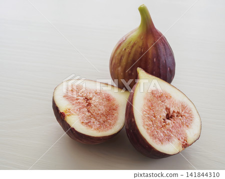 Fresh figs 141844310