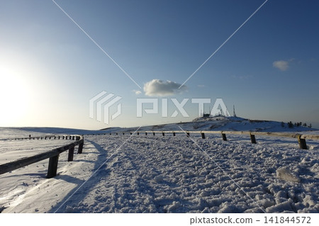 美原被白雪覆蓋 141844572