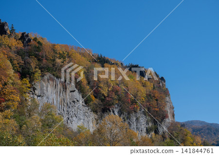 秋日藍天與五彩山谷:層雲峽 秋日藍天與五彩山谷:層雲峽 141844761