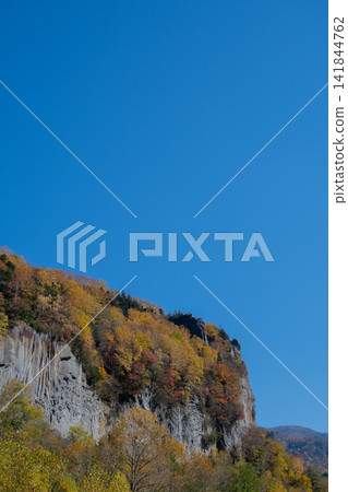 秋日藍天與五彩山谷:層雲峽 秋日藍天與五彩山谷:層雲峽 141844762