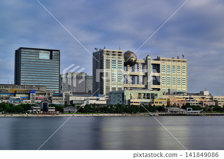 A long-exposure shot of the view of Odaiba Seaside Park from Daiba Park. A long-exposure shot of the view of Odaiba Seaside Park from Daiba Park. 141849086