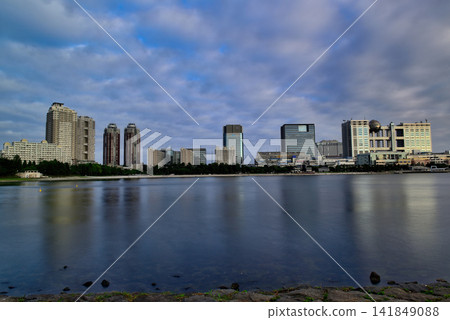 A long-exposure shot of the view of Odaiba Seaside Park from Daiba Park. A long-exposure shot of the view of Odaiba Seaside Park from Daiba Park. 141849088