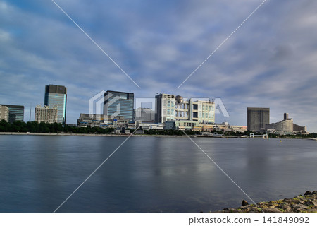 A long-exposure shot of the view of Odaiba Seaside Park from Daiba Park. A long-exposure shot of the view of Odaiba Seaside Park from Daiba Park. 141849092
