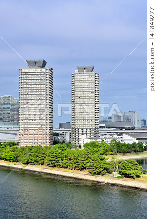 A view of tower apartment buildings from the Rainbow Bridge South Route pedestrian walkway. A view of tower apartment buildings from the Rainbow Bridge South Route pedestrian walkway. 141849277
