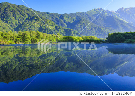 Kamikochi: From Taisho Pond to Tashiro Pond to Kappa Bridge Kamikochi: From Taisho Pond to Tashiro Pond to Kappa Bridge 141852407