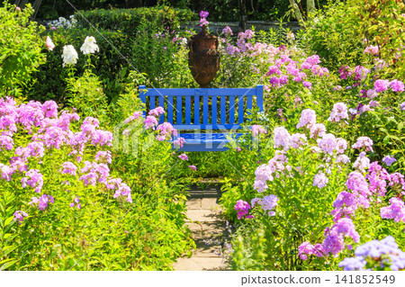 Barakura English Garden, full of summer flowers in Tateshina Kogen Barakura English Garden, full of summer flowers in Tateshina Kogen 141852549