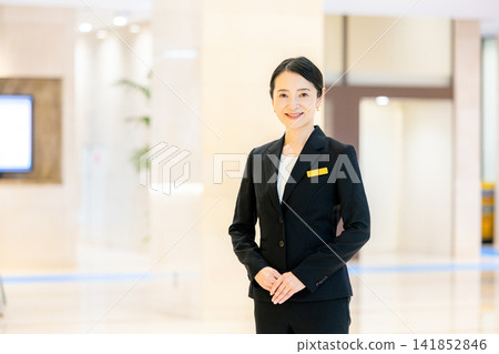 Businesswomen working in hotels Businesswomen working in hotels 141852846