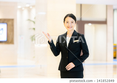 Businesswomen working in hotels Businesswomen working in hotels 141852849