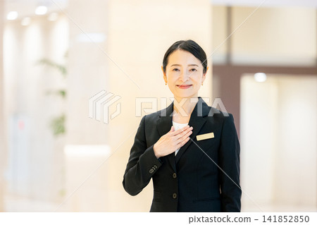 Businesswomen working in hotels Businesswomen working in hotels 141852850