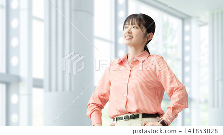 微笑的女人/女商人 141853028