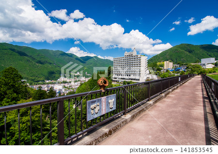 Summertime scenery of Gero Onsen hot spring town (Gero City, Gifu Prefecture) Summertime scenery of Gero Onsen hot spring town (Gero City, Gifu Prefecture) 141853545
