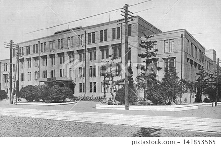 老照片,1931-1933 年:原子彈爆炸前的廣島市政府(該建築於 1928 年完工)。 老照片,1931-1933 年:原子彈爆炸前的廣島市政府(該建築於 1928 年完工)。 141853565