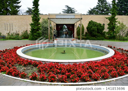 塞爾維亞,貝爾格萊德,南斯拉夫歷史博物館,鐵托總統陵墓,鮮花之家 塞爾維亞,貝爾格萊德,南斯拉夫歷史博物館,鐵托總統陵墓,鮮花之家 141853696