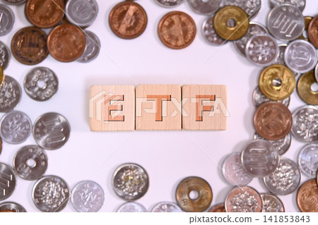 ETF文字和日圓硬幣 141853843
