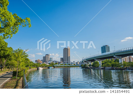 Summer scenery of the Okawa River, Osaka City Summer scenery of the Okawa River, Osaka City 141854491