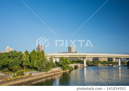 Summer scenery of the Okawa River, Osaka City Summer scenery of the Okawa River, Osaka City 141854502