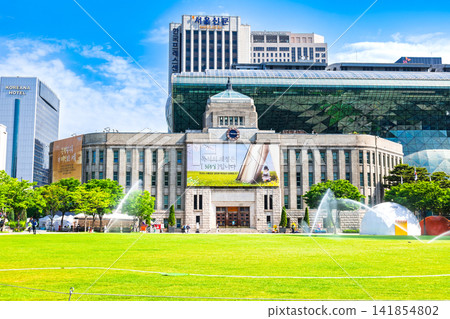 首爾圖書館(原慶城道政府大樓)和新首爾市政廳 *部分區域採用柔焦效果 首爾圖書館(原慶城道政府大樓)和新首爾市政廳 *部分區域採用柔焦效果 141854802