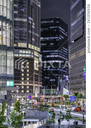 大阪夜景,梅田阪神前十字路口,大阪府大阪市 大阪夜景,梅田阪神前十字路口,大阪府大阪市 141856916